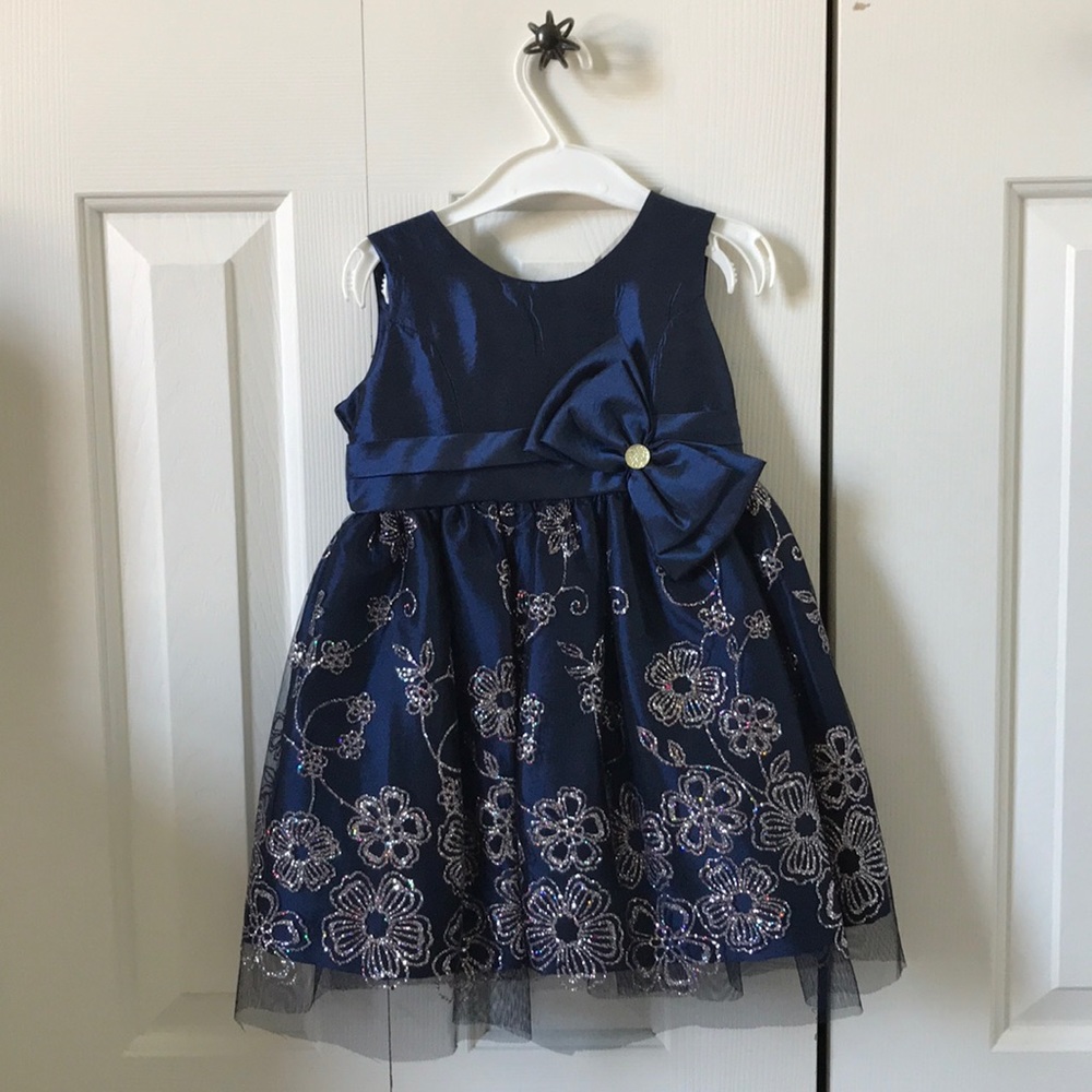 Jayne Copeland navy sleeveless dress